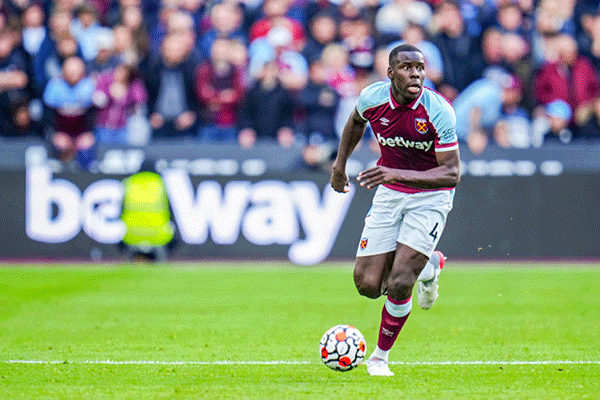 Kurt Zouma sẵn sàng gánh vác hàng thủ West Ham