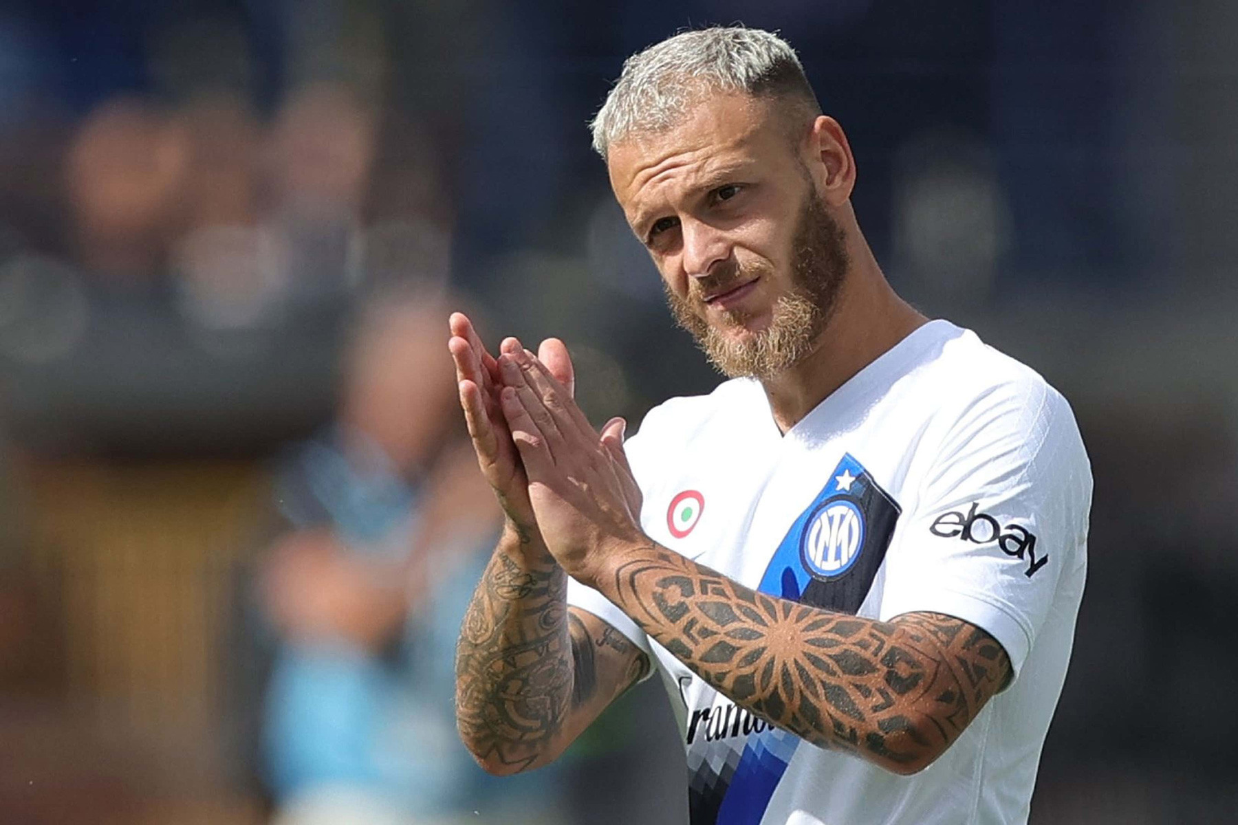 MU liên hệ Le Normand, Chelsea tranh Dimarco