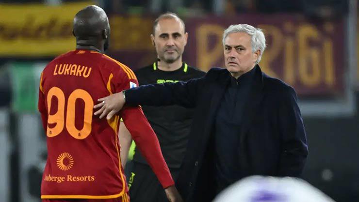 Hỗn loạn trận đấu của Roma & Mourinho: Lukaku ghi bàn sớm
