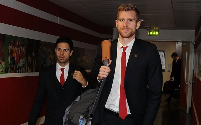 Tình bạn Arteta - Mertesacker thắp sáng tương lai Arsenal