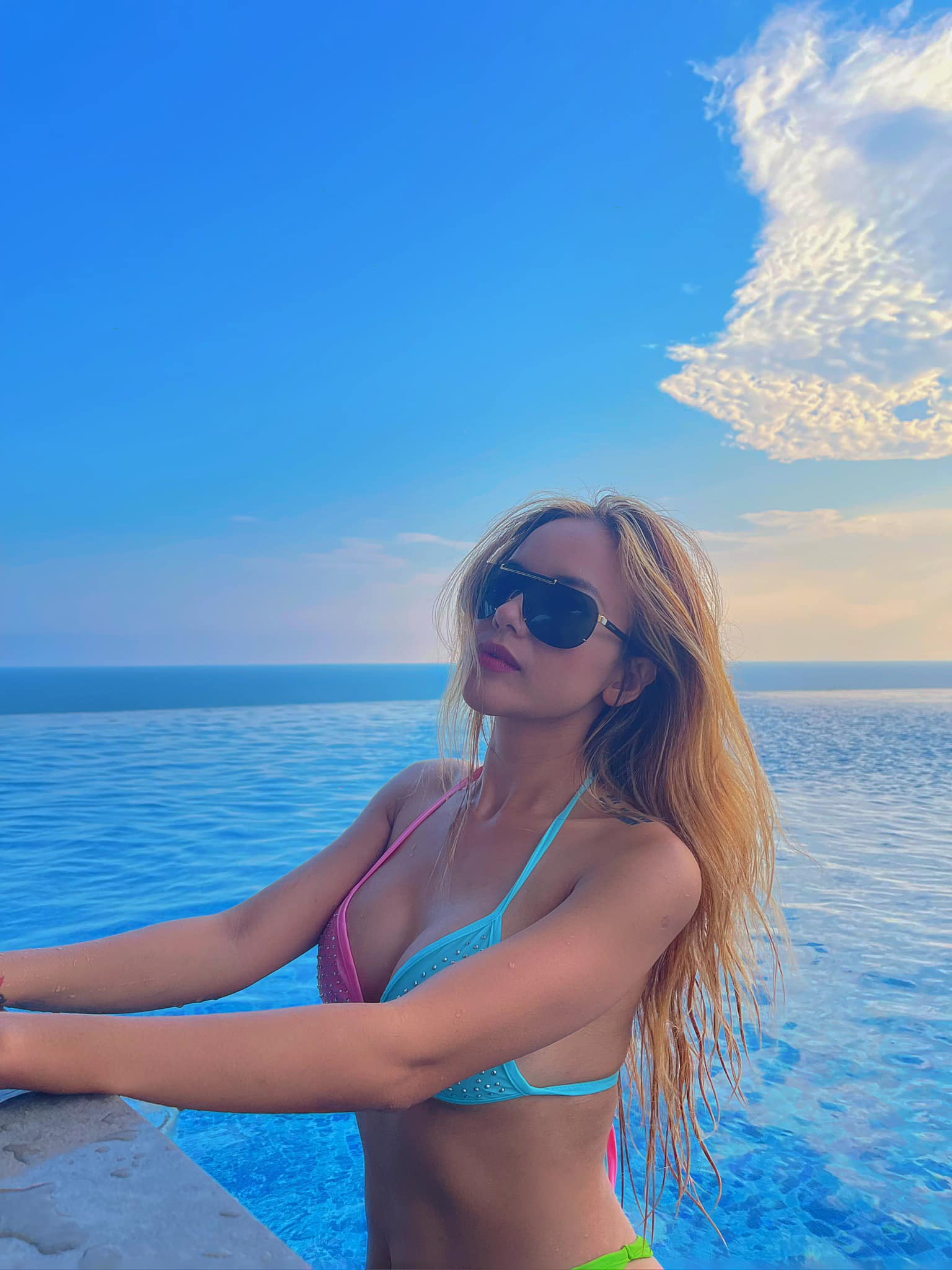 Dj Myno, vợ trung vệ nhập tịch Việt Nam khoe vòng 1 bốc lửa