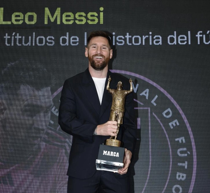 Messi giành danh hiệu Xuất sắc nhất lịch sử