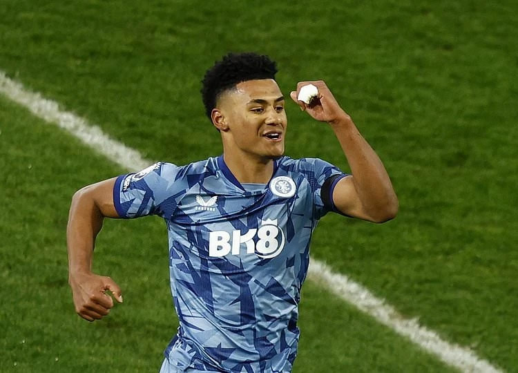 Aston Villa bỏ xa MU tới 11 điểm