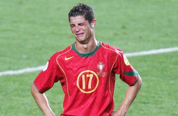 Ngày Ronaldo òa khóc như đứa trẻ ở EURO 2004