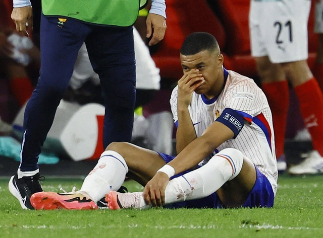 Euro 2024: Kylian Mbappe gẫy xương mũi, nhập viện phẫu thuật khẩn cấp
