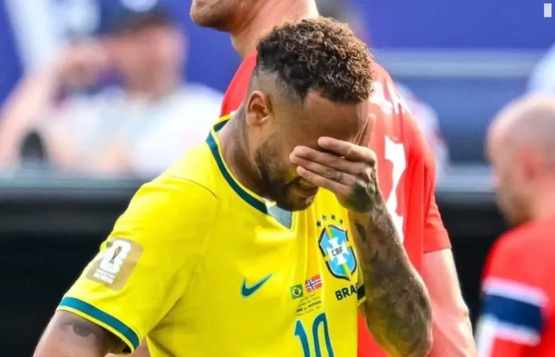 Neymar khóc nức nở sau thất bại của Brazil