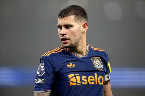 Arsenal tạm hoãn công bố tân binh Bruno Guimaraes trị giá 75 triệu bảng do vướng giấy tờ