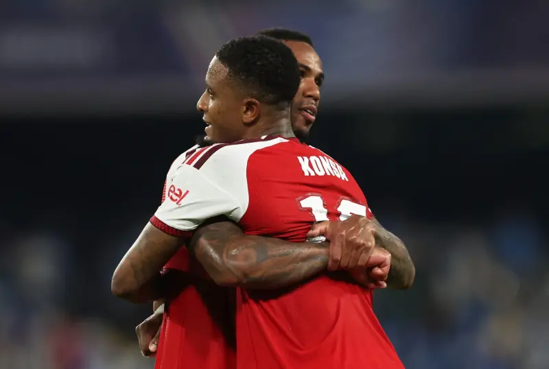Arsenal thăng hoa, toàn thắng từ đầu mùa