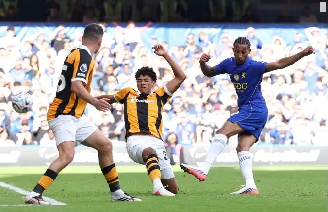 Chelsea suýt thua sốc trước đội bóng tân binh của Ngoại hạng Anh