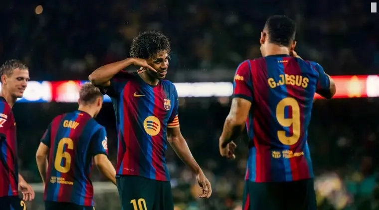 Barcelona thắng 7-2, Manchester United bị loại khỏi Cúp Liên đoàn