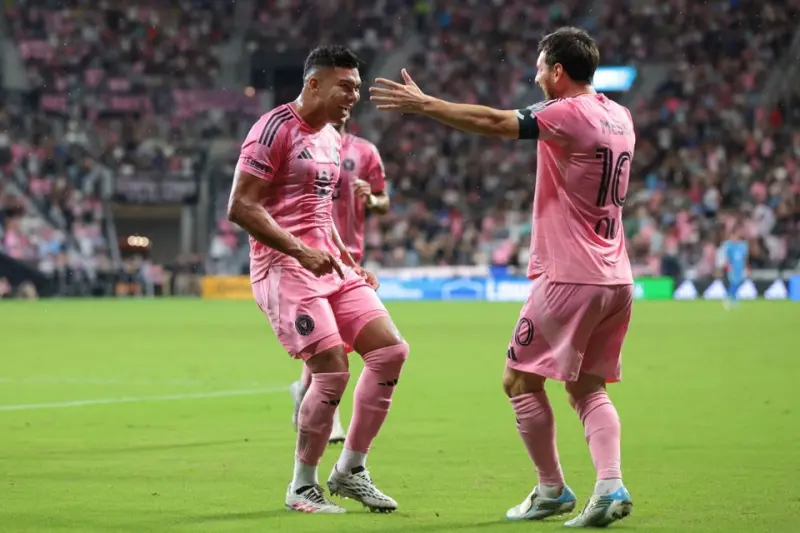 Hai thái cực MU và Casemiro