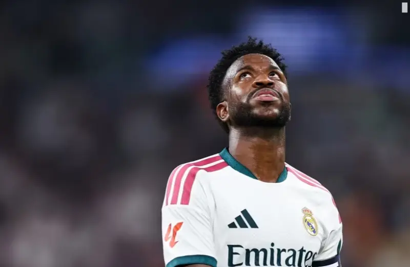 HLV Mourinho thua trận thứ hai, Real Madrid bị Barcelona bỏ xa