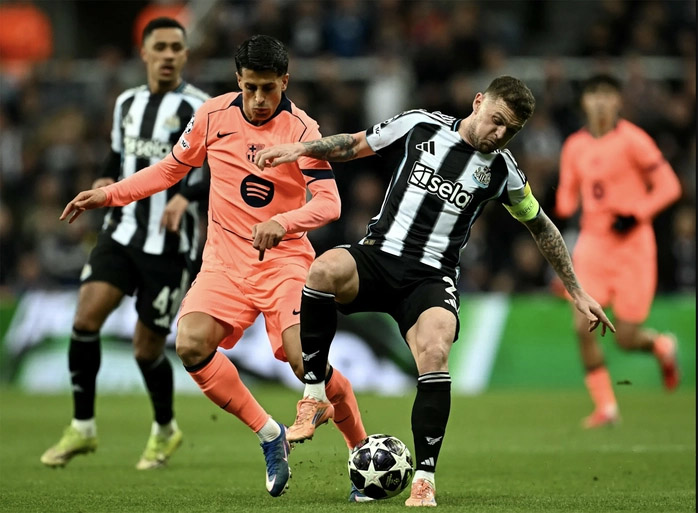 Champions League nhiều gam màu trái ngược