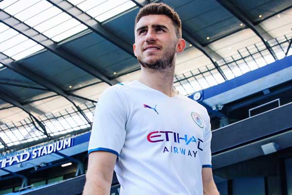 MU muốn Lewandowski, Real Madrid lấy Laporte