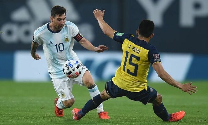 Messi, Suarez bắt kịp Ronaldo